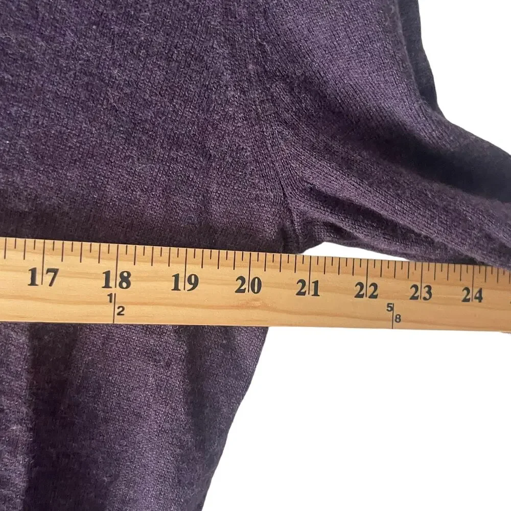 Banana Republic‎ Men's Size Large 100% Merino Wool Purple V Neck Sweater